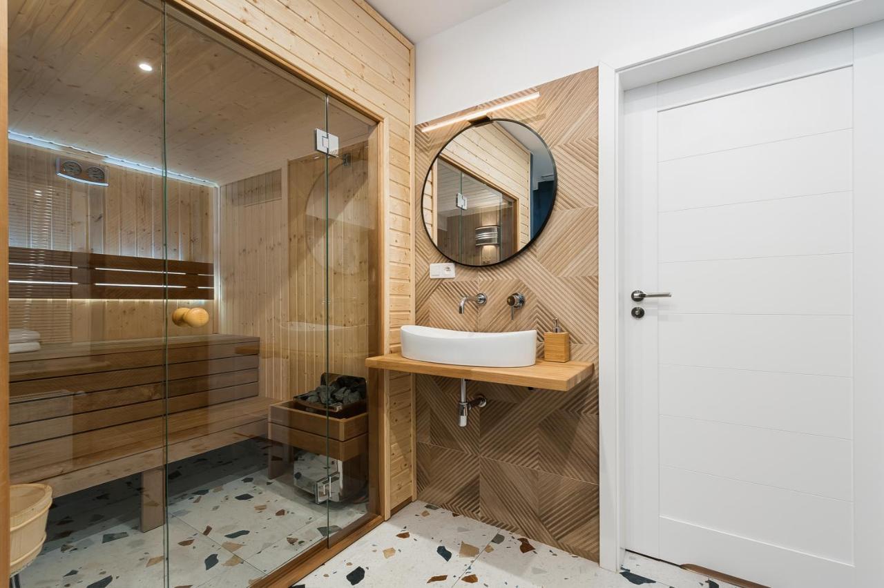 Luxury Spa Apartment Old Town Cracovia Esterno foto